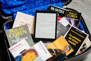 suitcase, books, reading-3550399.jpg